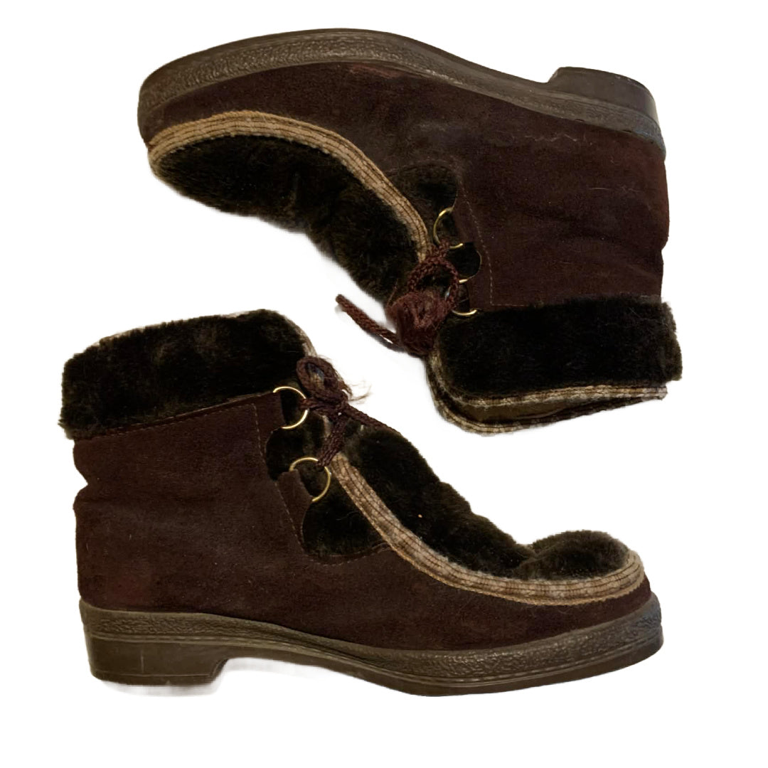 Brown Suede Aprés Ski Boots circa 1960s