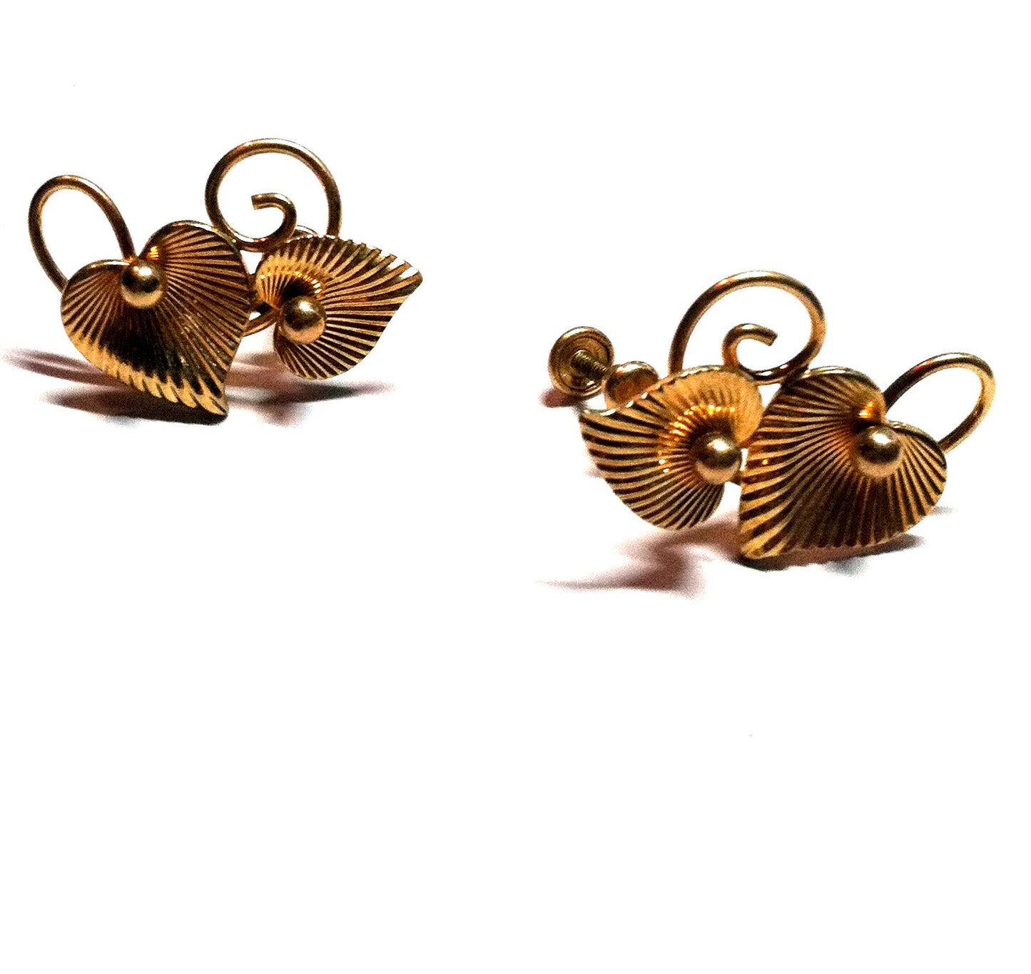 Two Hearts Swirled Gold Screwback Clip Earrings circa 1950s