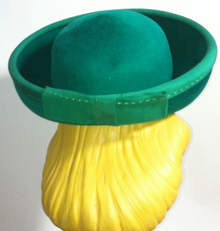 Kelly Green Rounded Curved Brim Hat w/ Topstitch Ribbon and Bow circa 1960s