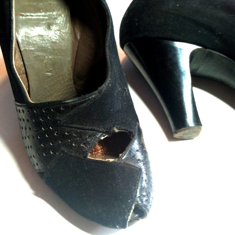 Peaks and Valleys Black Leather and Gabardine Shoes 4.5 circa 1940s