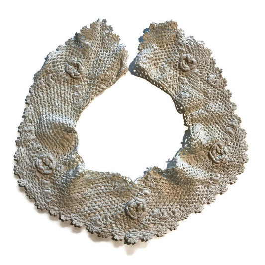 Soft White Flower Design Scalloped Crocheted Collar circa 1910s