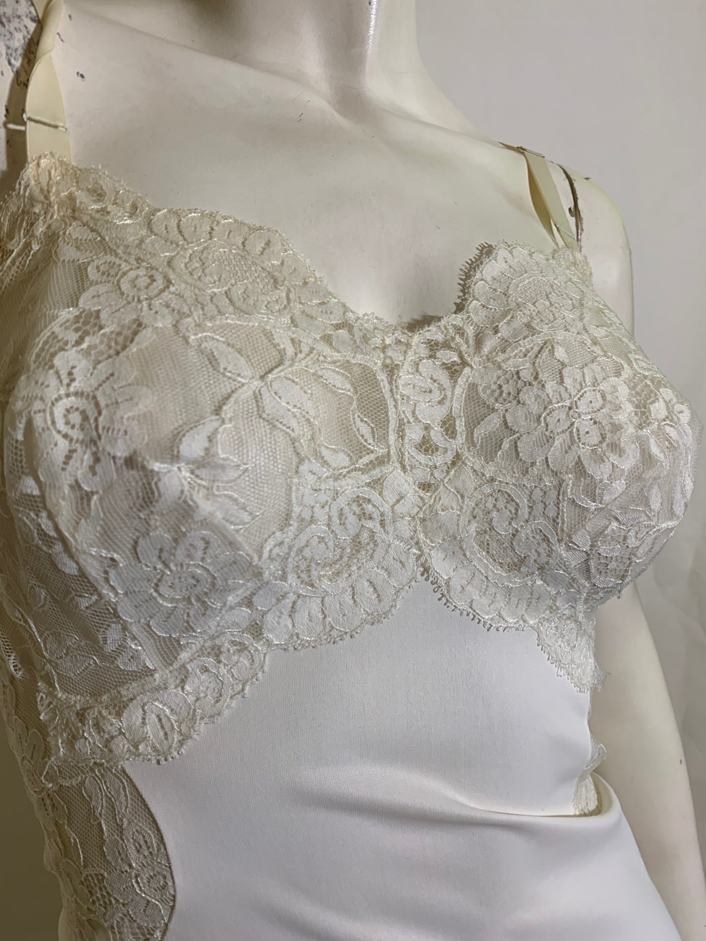 Winter White Lace Trimmed Nylon Full Slip circa 1950s 34