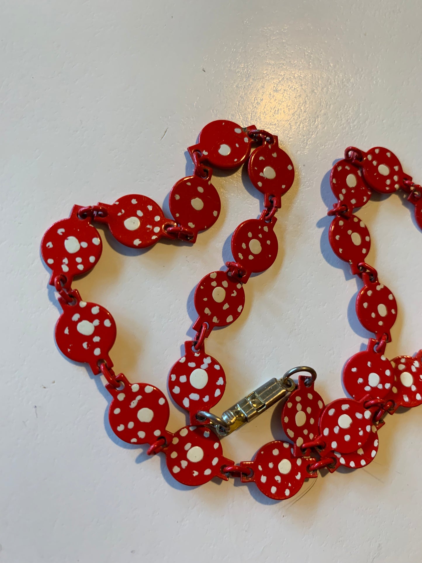 Red and White Polka Dot Enameled Metal Link Choker Necklace circa 1940s