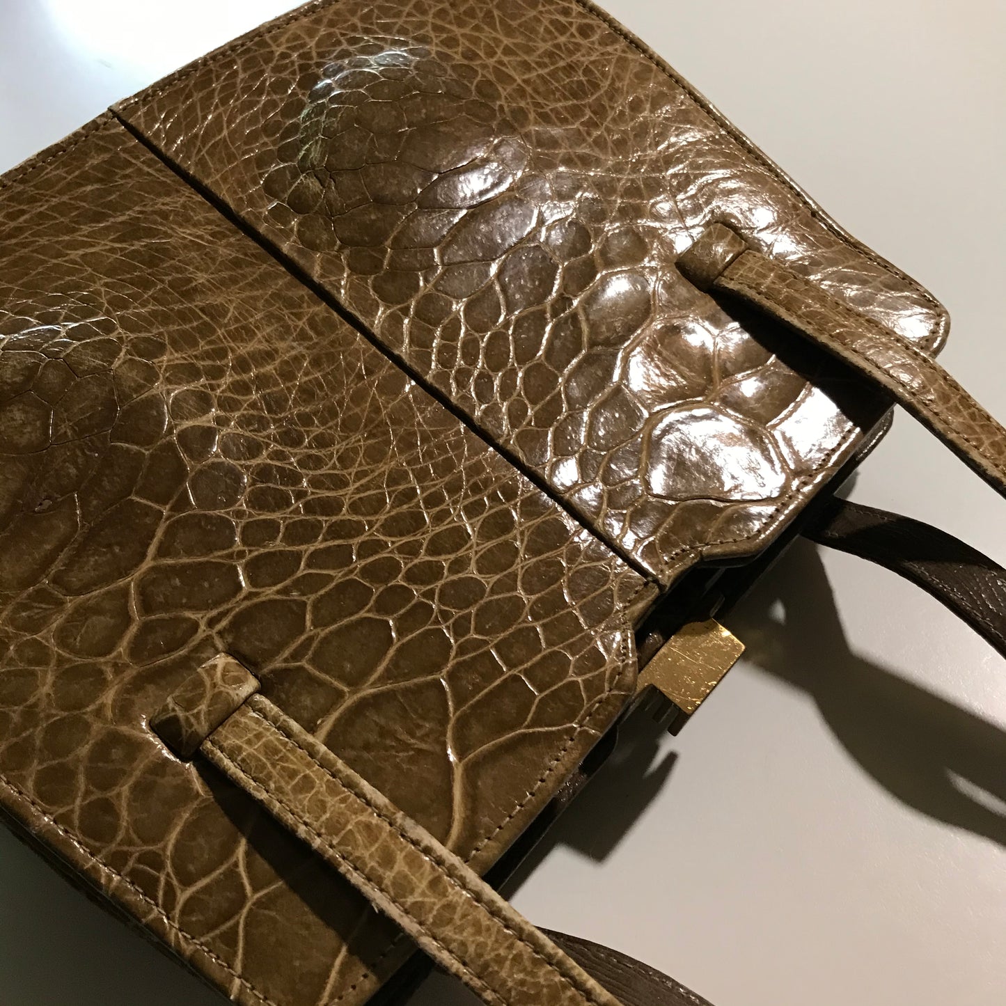 Golden Tan Multi-pocket Alligator Handbag circa 1940s