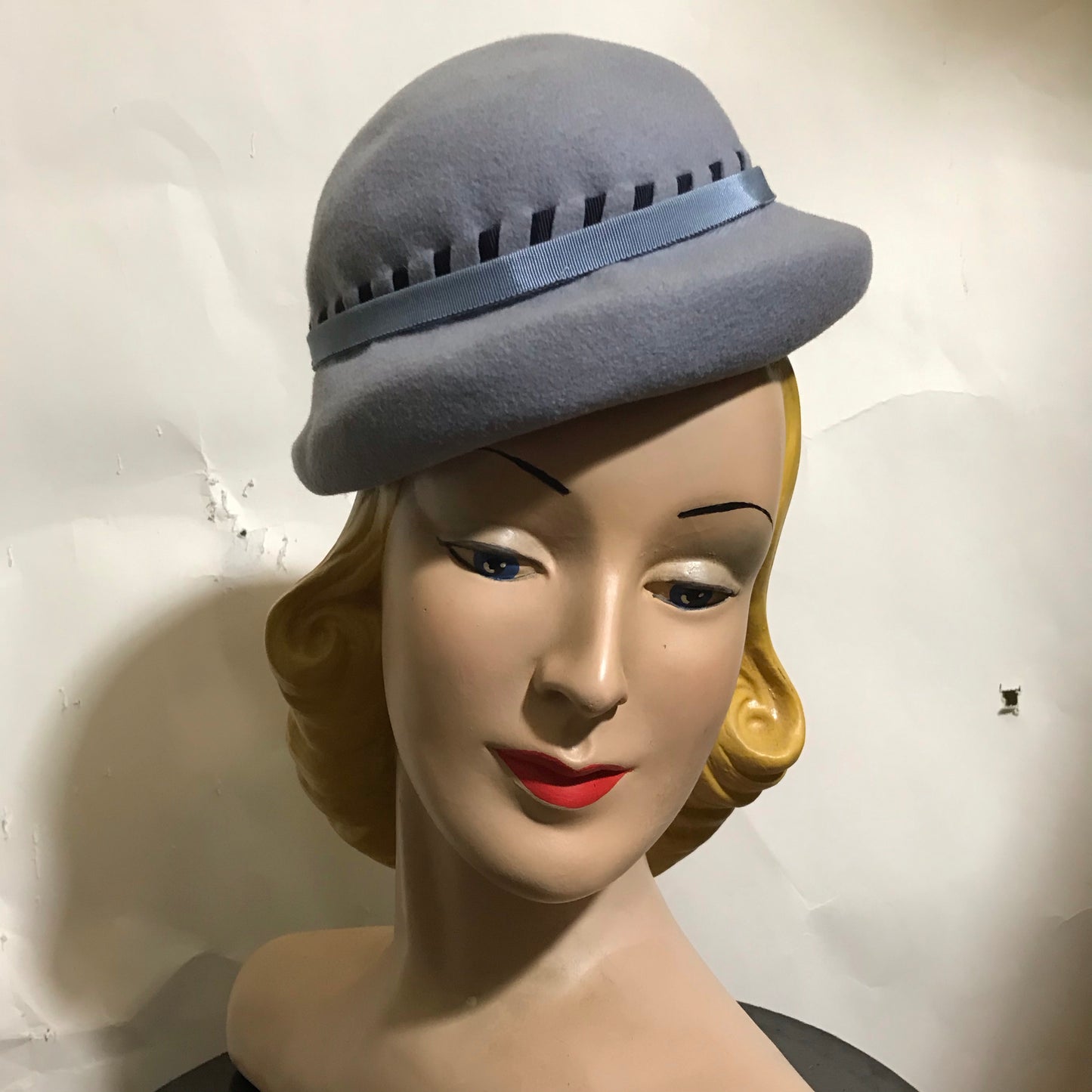 Delft Blue Rounded Crown Tilt Hat w/ Ribbon Trim circa 1940s